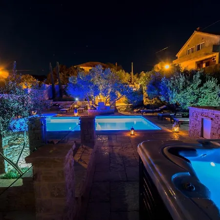Apartment Splendid In With Swimming Pool *