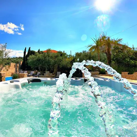 Splendid In With Swimming Pool Apartment Murter